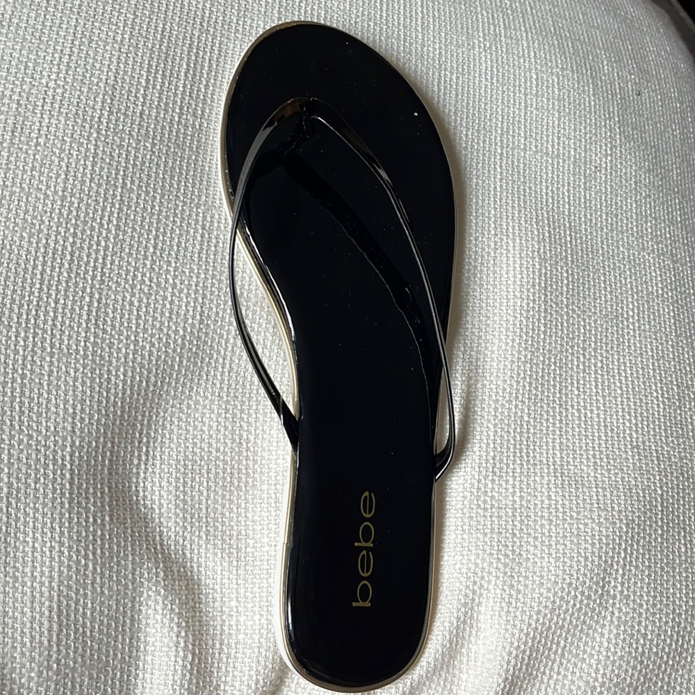 Bebe black flips sz 9